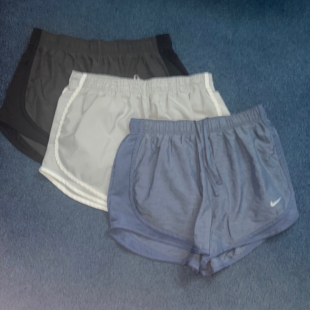 Nike tempo shorts size medium